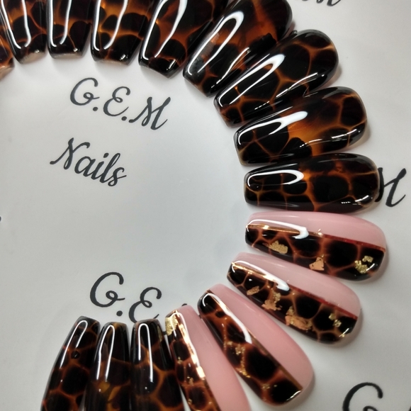 Press on nails (medium length tapered coffin) - Picture 2 of 3